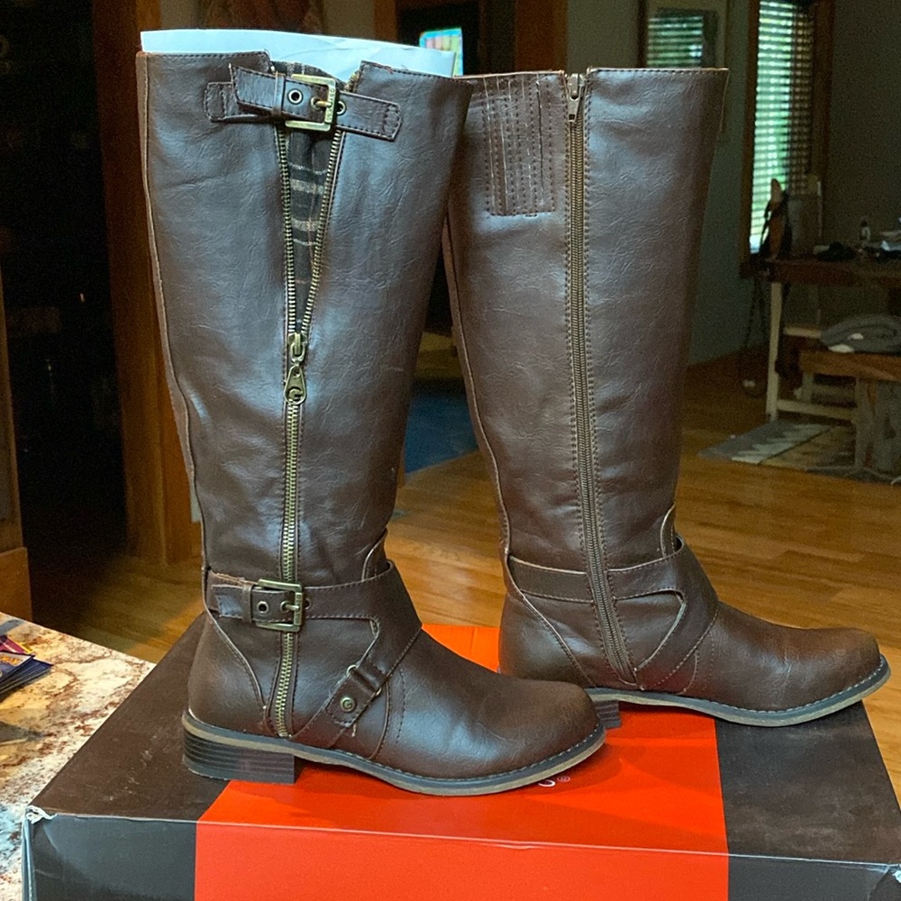 NWOT G by Guess Brown Knee-High Boots, size 6.5